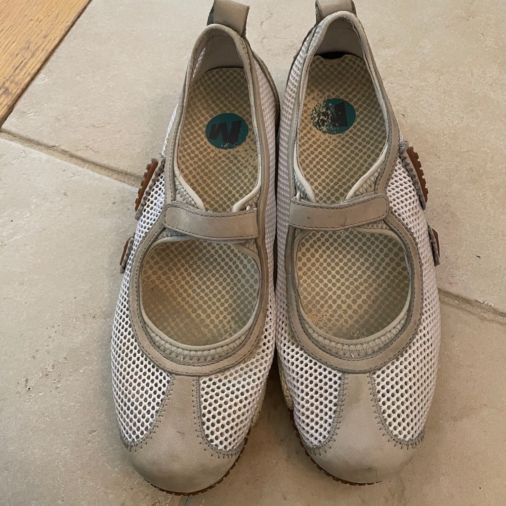 Merrill beige sneakers